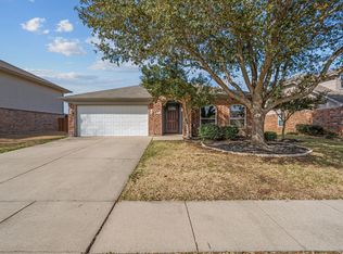 105 Thoroughbred Dr, Krum, TX 76249