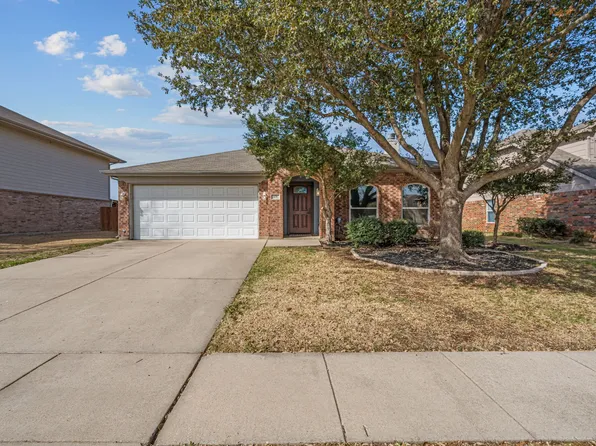 105 Thoroughbred Dr, Krum, TX 76249