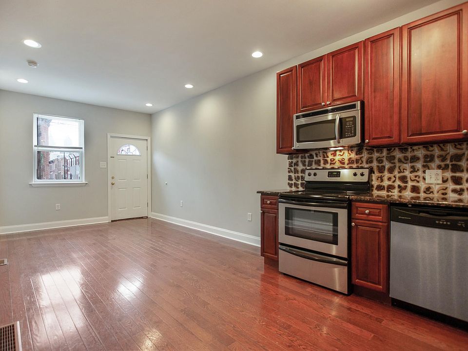 Living room/kitchen.