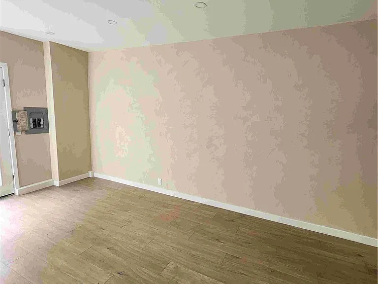 7127 Saranac St — Photo 10