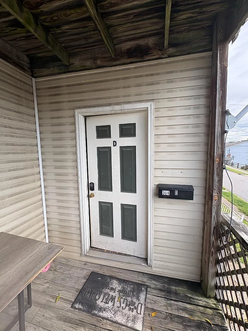 504 McLane Ave - D — Photo 2