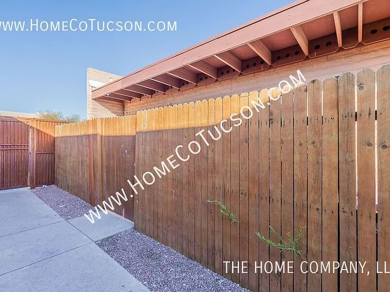 2511 N Fontana Ave — Photo 3