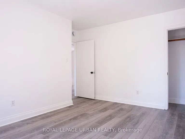 14 Camrose Cres — Photo 19