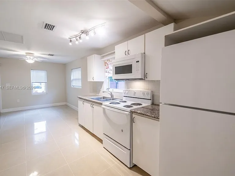 2241 Madison St — Photo 3