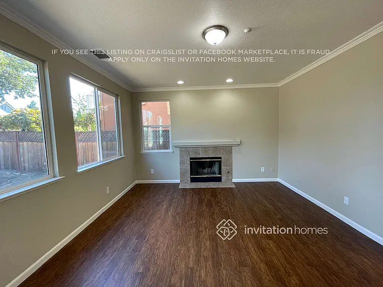 1878 Hardy Dr — Photo 7