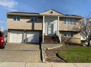 2993 Wynsum Ave, Merrick, NY 11566