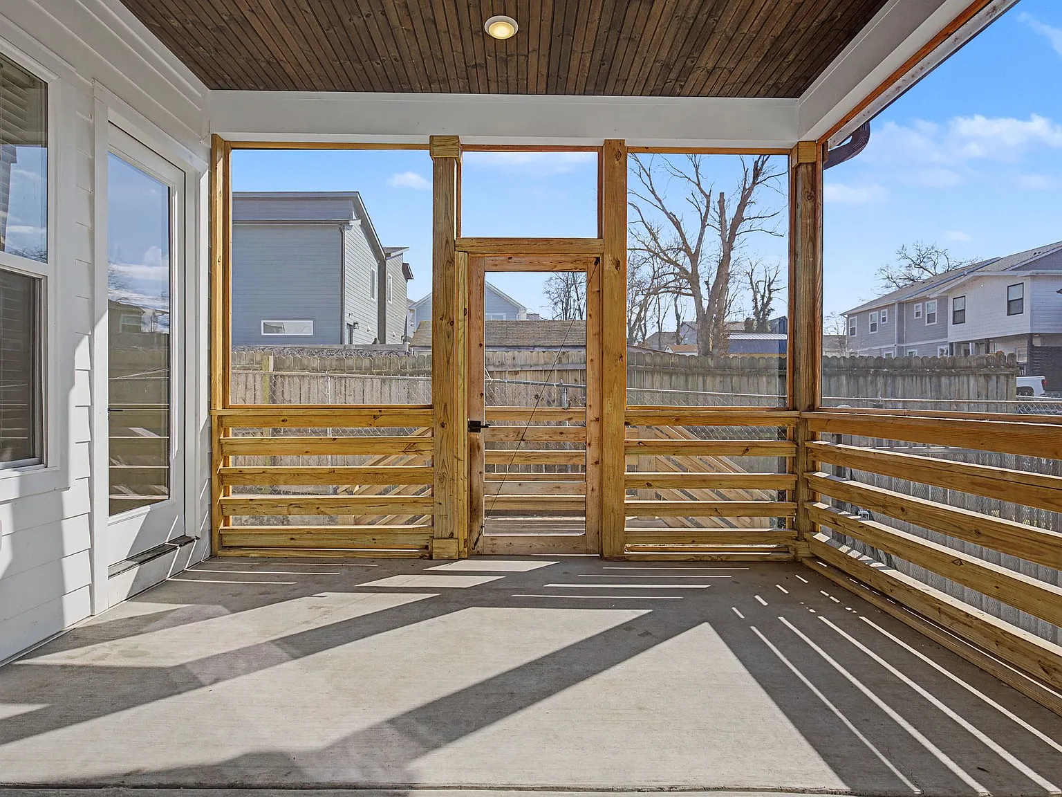 4 bed, 2400 sqft, $3,299 — Photo 4
