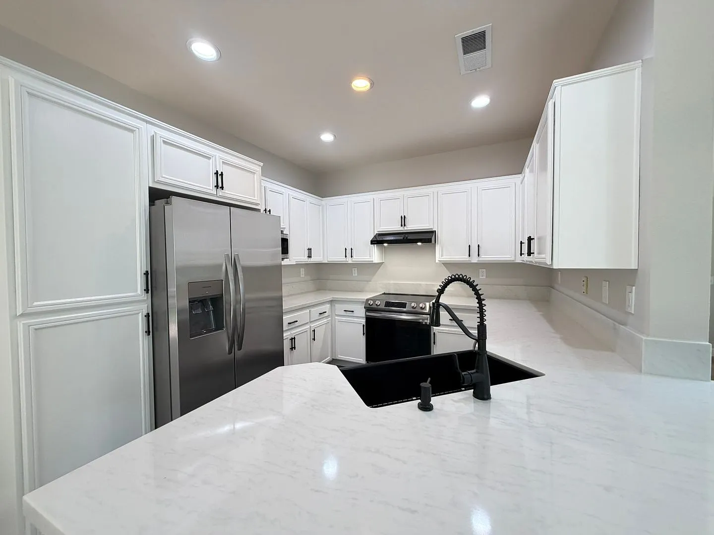 Beautiful 3BR Home in Gated Eastlake Greens Community! — Photo 4