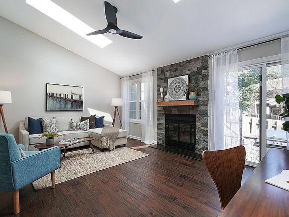 4th image of 42 Bayberry Dr