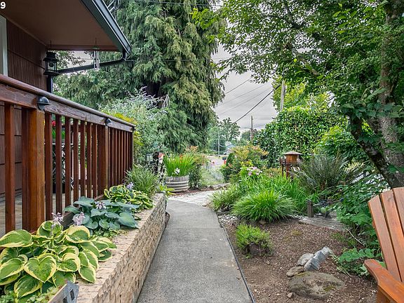 4th image of 14127 SE Rupert Dr