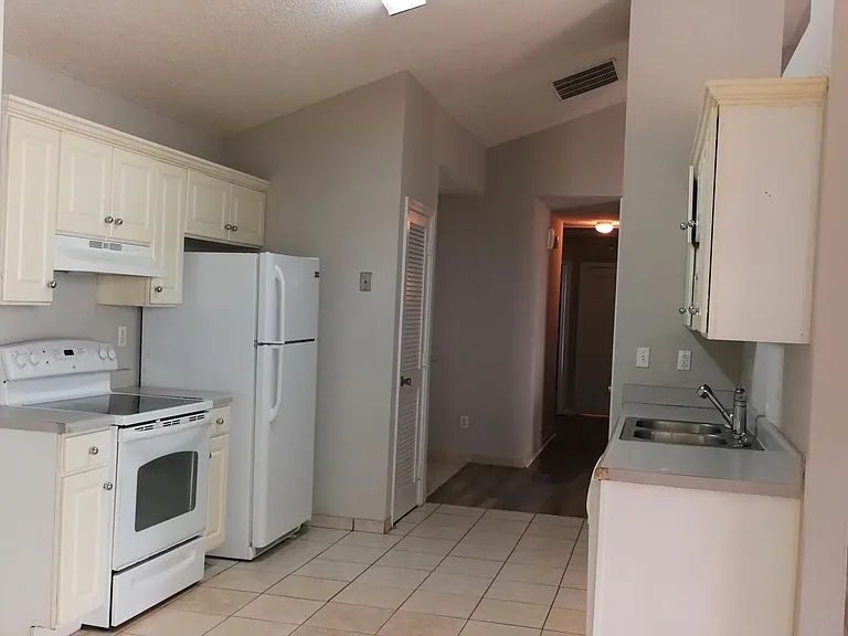 719 Fernstone Trl — Photo 8