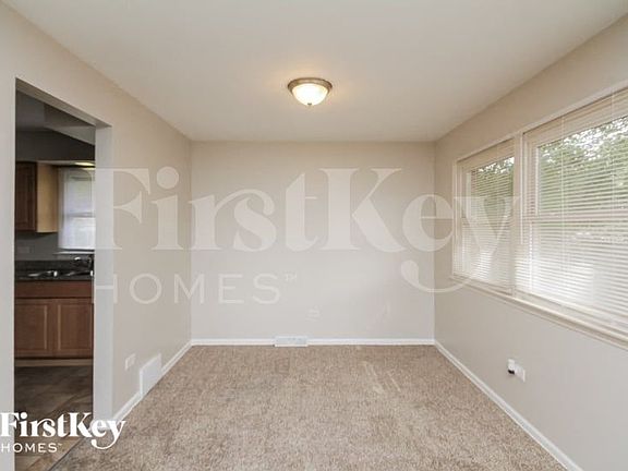 5th image of 438 E 191st Pl