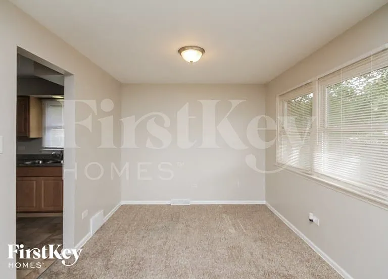 438 E 191st Pl — Photo 5
