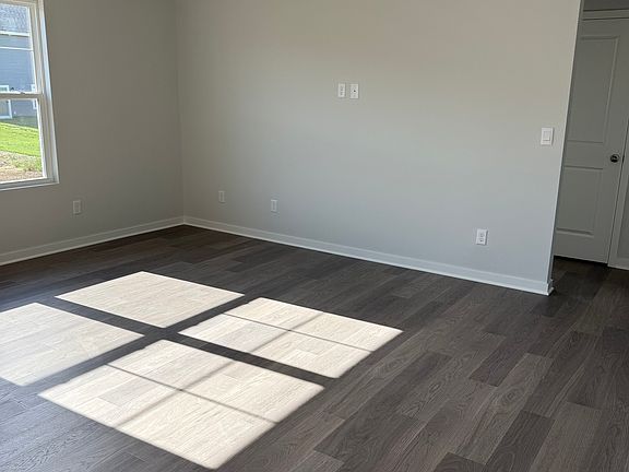 5th image of 181 Kidbrooke Dr #5