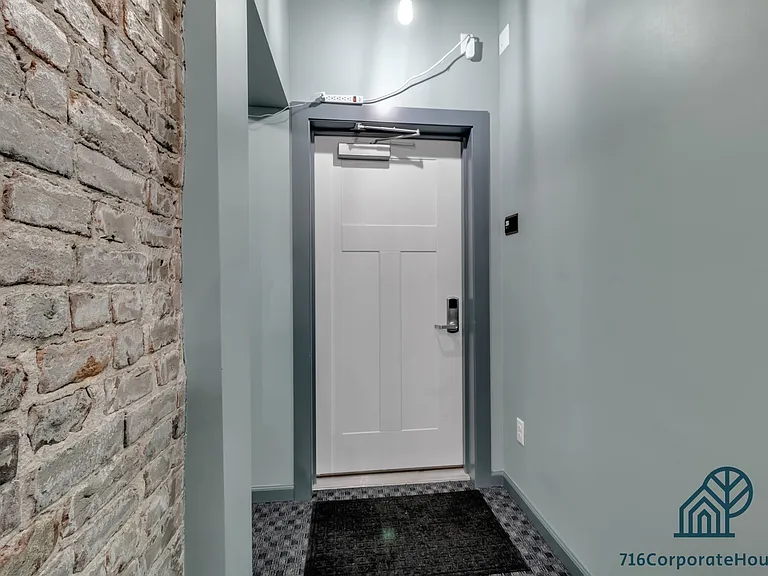 44 E Utica St #3B — Photo 22