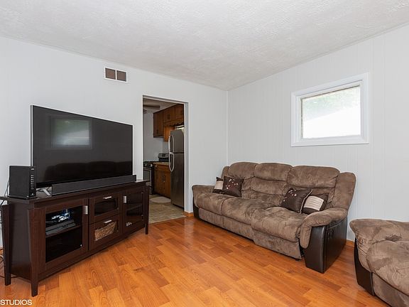 Looking towards kitchen.