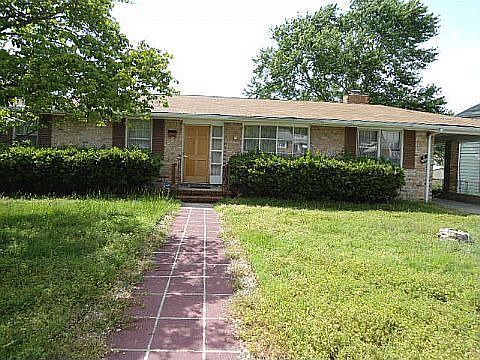 1st image of 1114 E Booker Cir