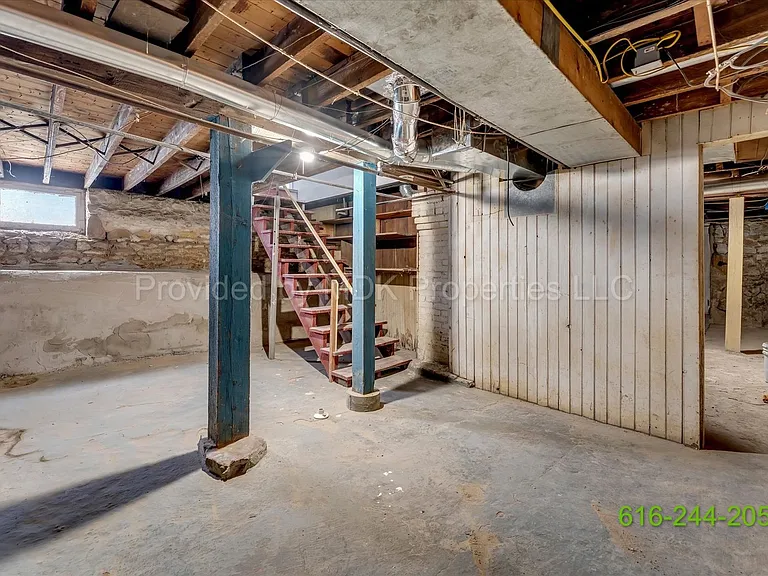 425 Woodlawn St SE — Photo 33