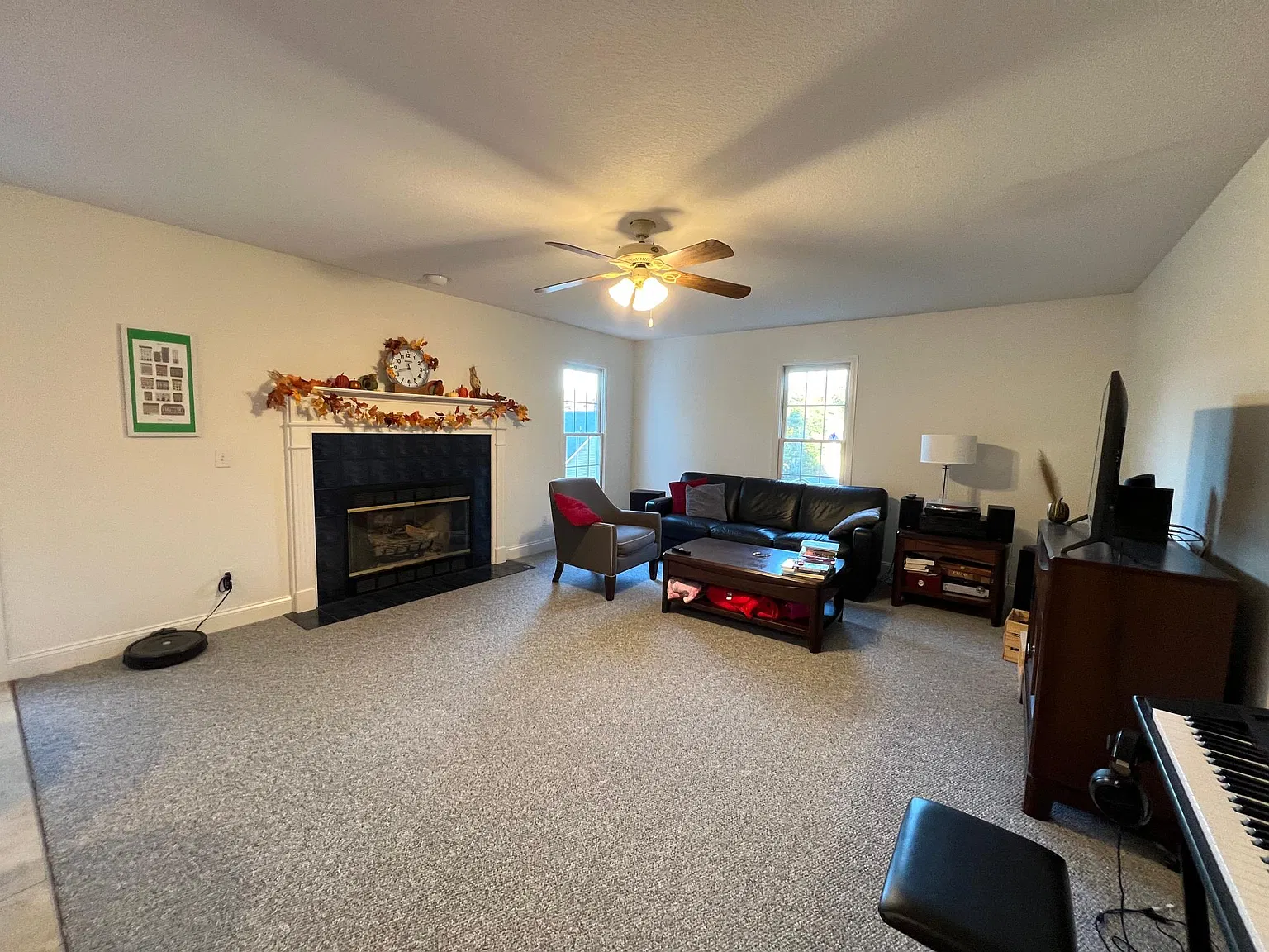 4 bed, 3.5 bath, 2630 sqft, $3,900 — Photo 2