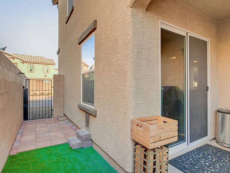 1045 Spotted Saddle St — Photo 49