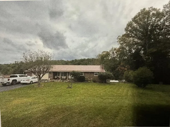 230 Rustic Hills Dr, Crab Orchard, WV 25827