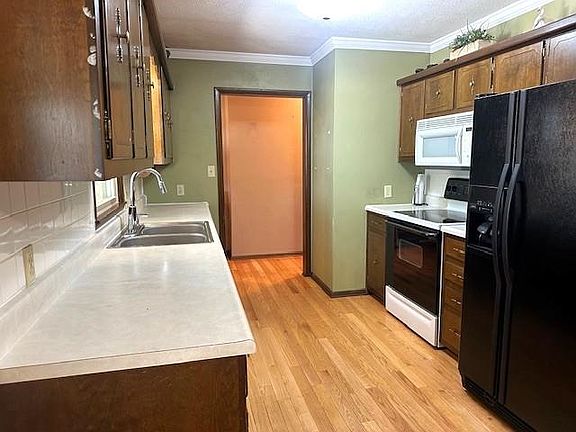 3rd image of 2375 Edward St