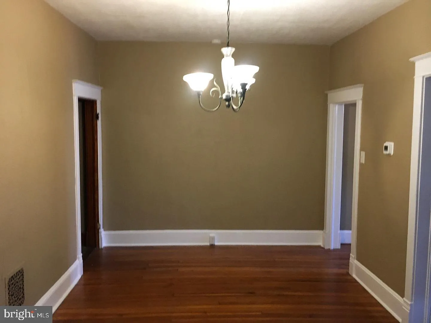 3 bed, 1.5 bath, 1656 sqft, $1,400 — Photo 4