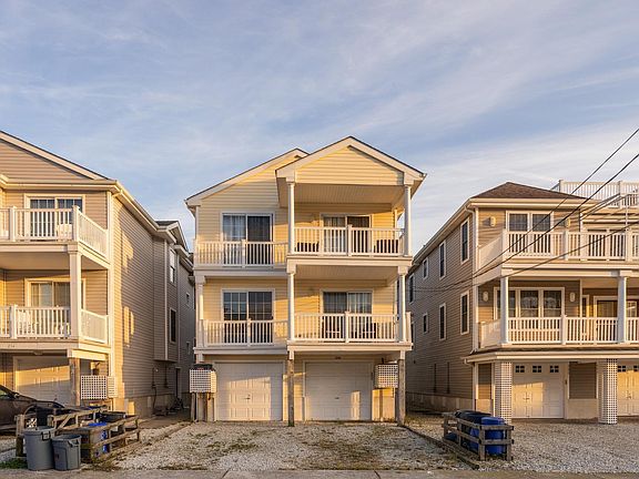4th image of 256 Simpson Ave #256