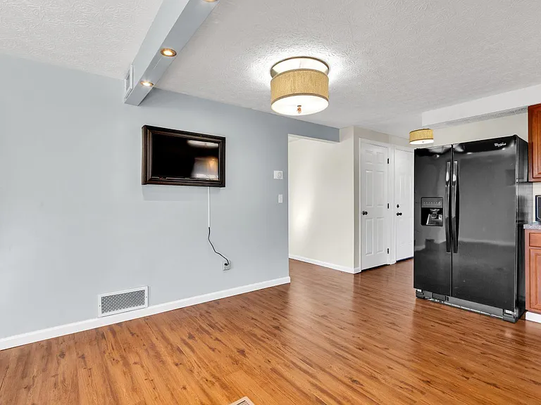 880 Ruskin Dr — Photo 15