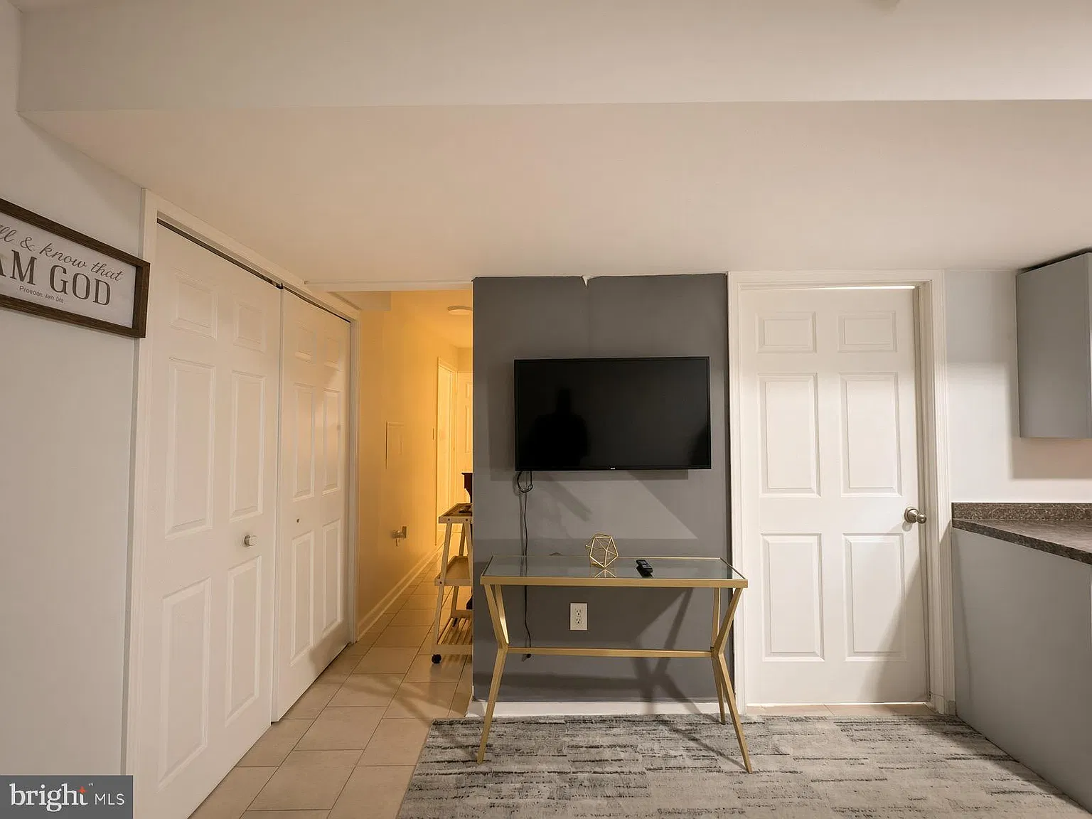 2 bed, 1.0 bath, 2784 sqft, $1,700 — Photo 4