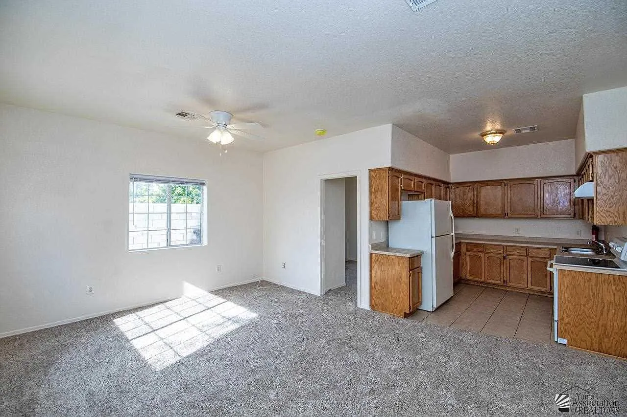 3 bed, 2.0 bath, 902 sqft, $1,250 — Photo 4