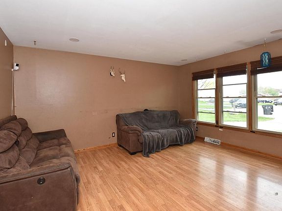 4th image of 1721 Stoddard CIRCLE