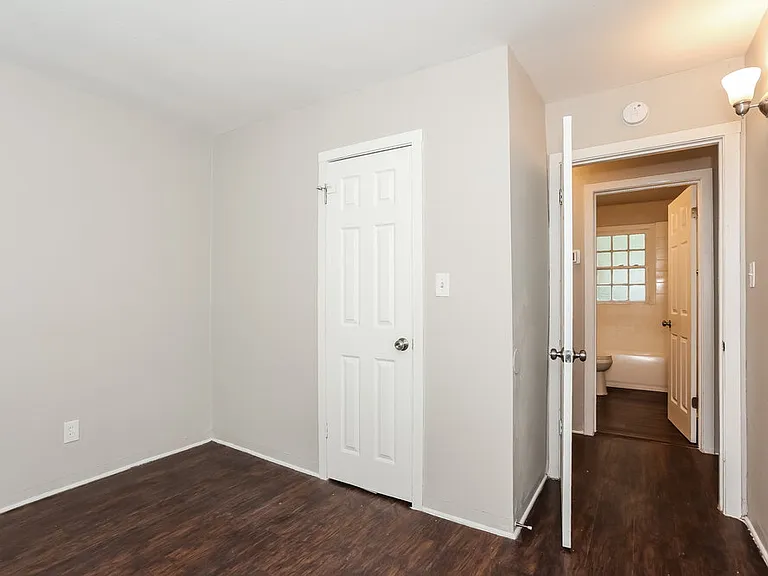 2969 Myra St — Photo 15