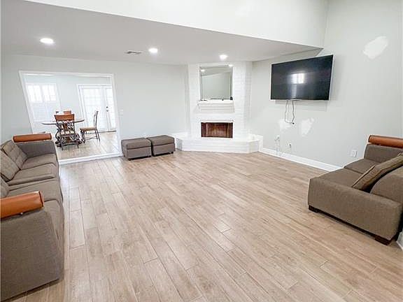3rd image of 504 Saint Andrews Blvd