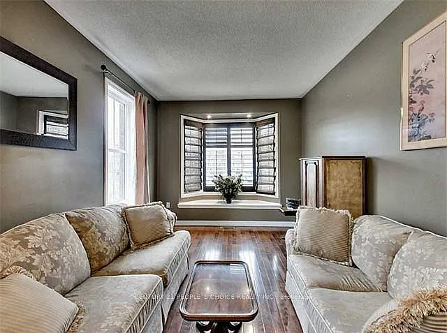 45 Montreal Cir — Photo 2