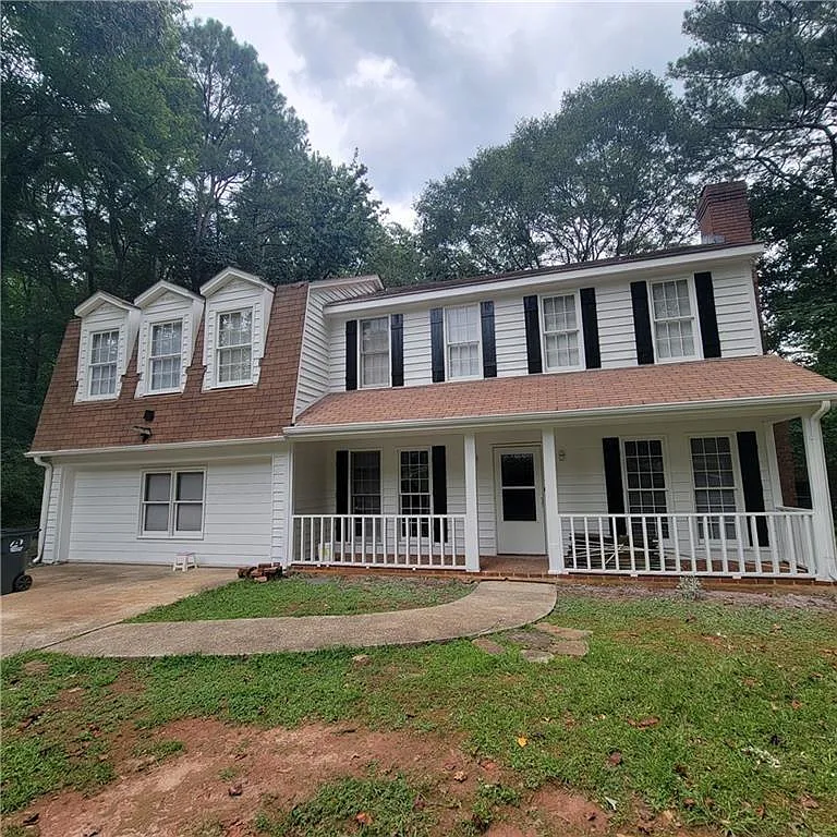 5 bed, 2.5 bath, 2032 sqft, $2,300 — Photo 1