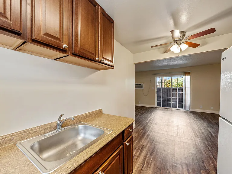 Mountain View Apartments — Photo 30