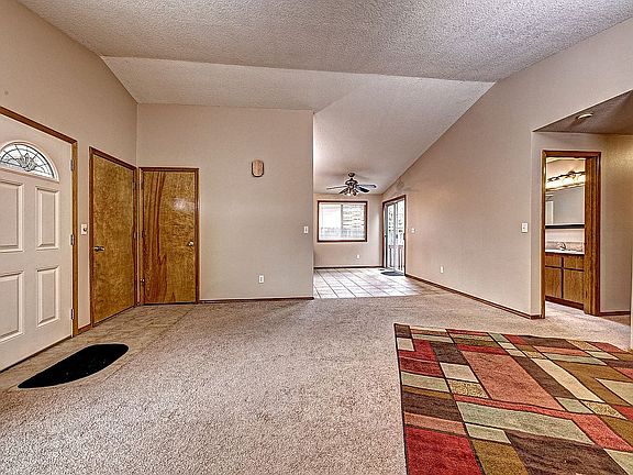4th image of 2575 SE Dove St