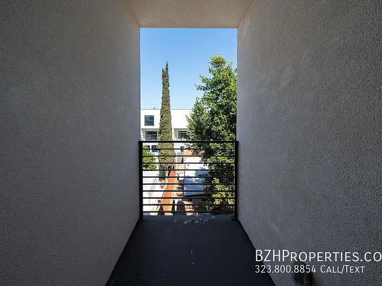 6338 Beck Ave #1/2 — Photo 7