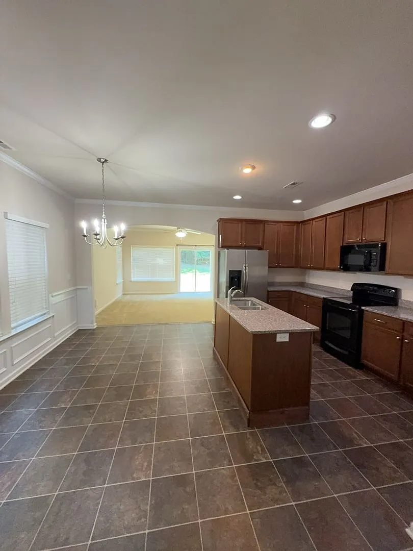 For Rent 204 Ashmore Ln 4bed/2.5bath — Photo 4