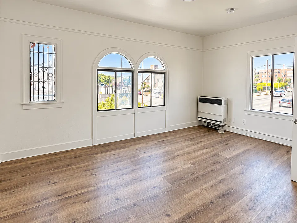 5606 S Figueroa St #9
