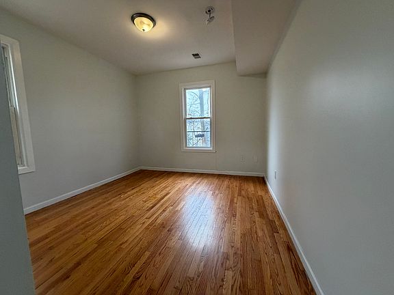 3rd image of 141 Wilkinson Ave APT 2L