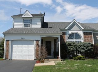 809 Trinity Ct, Carol Stream, IL 60188