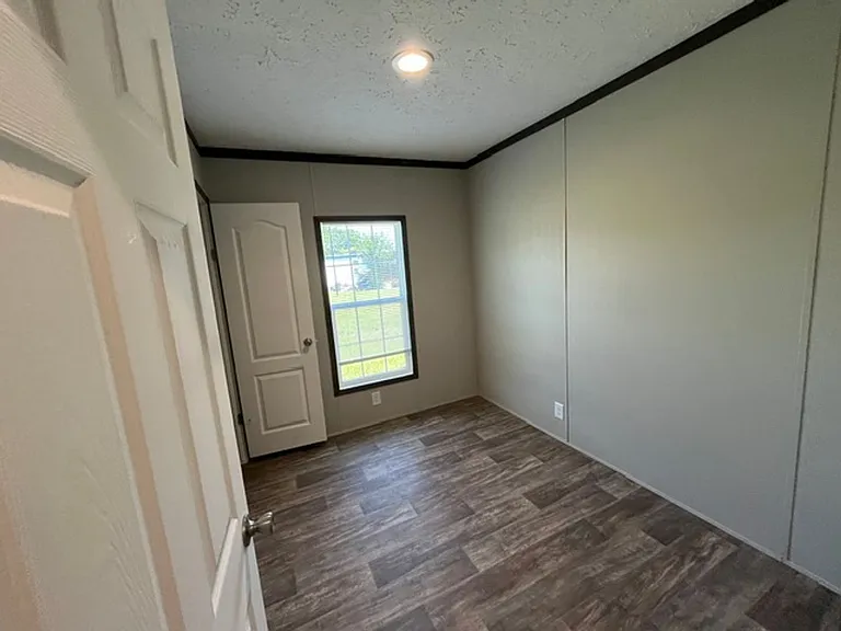 515 Tom Mann Rd — Photo 95