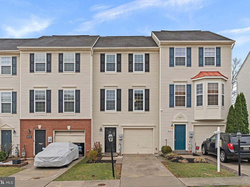 1st image of 823 Croggan Cres
