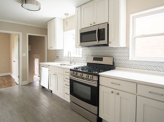 4th image of 1802 N Keeler Ave