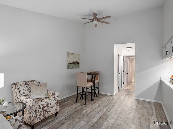 4th image of 4231 Eastcastle Ct SE #19