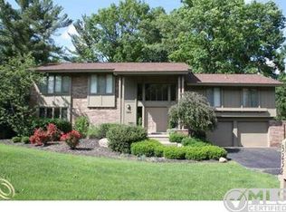 3258 Woodview Lake Rd, West Bloomfield, MI 48323