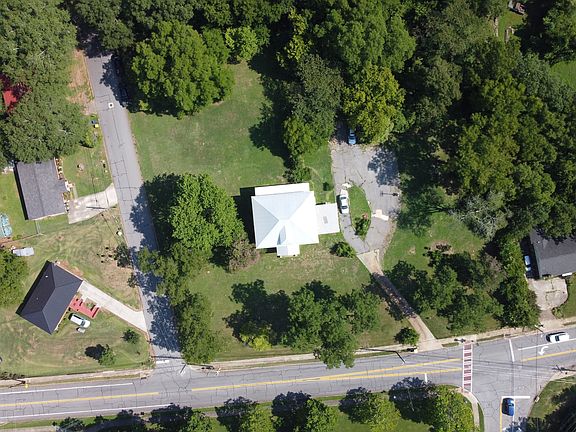 3rd image of 1010 Oglethorpe Ave