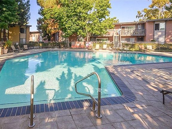 5th image of 23308 Marigold Ave Unit V-204
